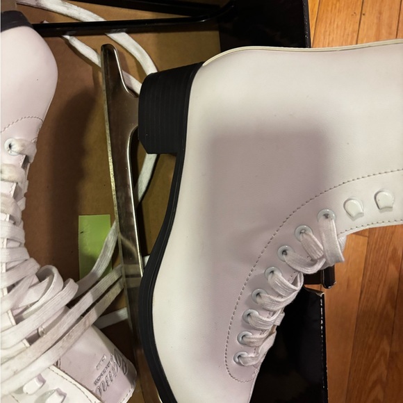 Jackson by Cameo White Ice Skates - Picture 4 of 9